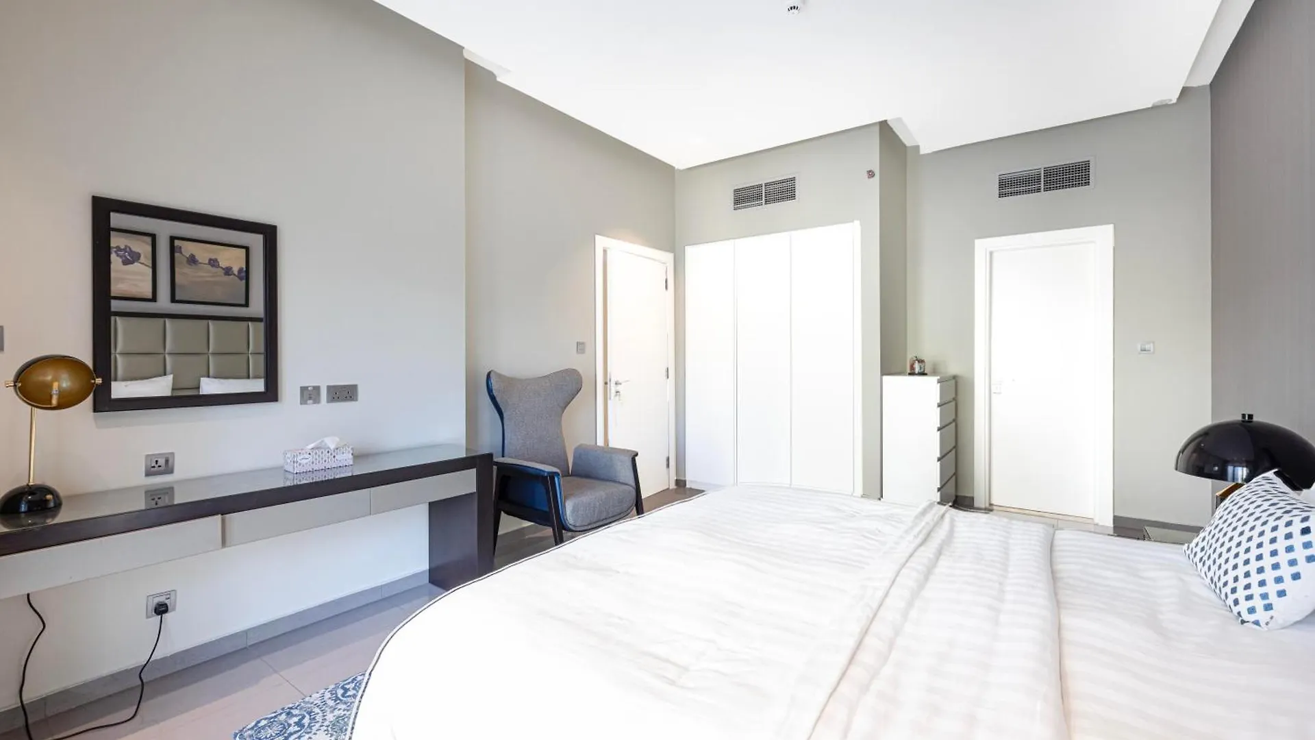 Modern With Stunning City View - Damac Majestine Tower Dubai