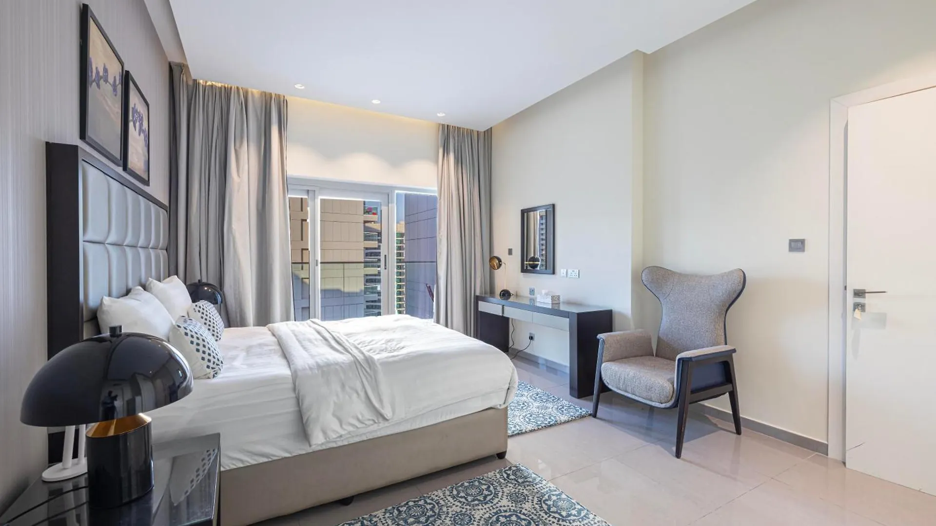 Modern With Stunning City View - Damac Majestine Tower Dubai Daire